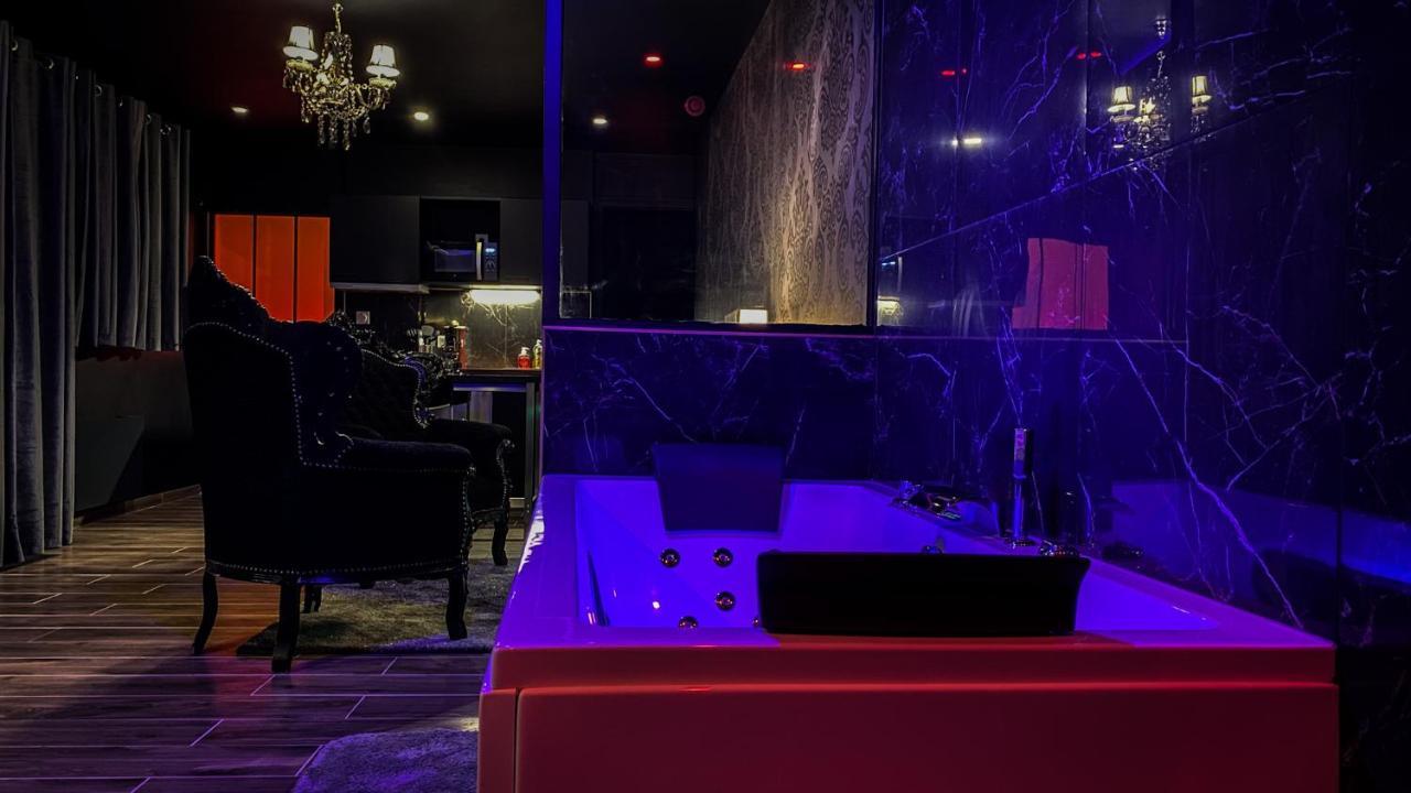 Nouveau - Luxure - Secret Suite - Jacuzzi 默伦 外观 照片